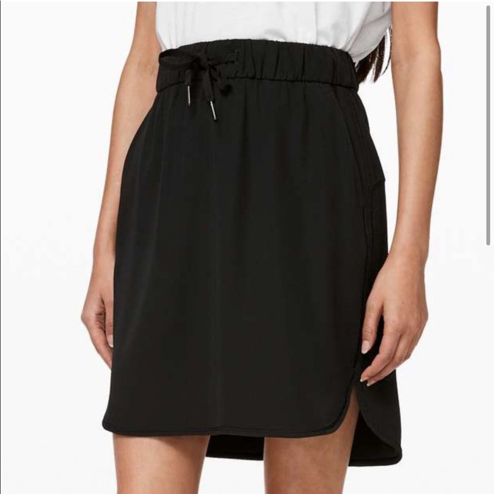 Lululemon On The Fly Black Skirt 21" size 8
